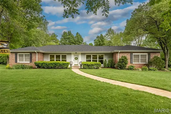 7 Kingston Manor Drive, Ladue, MO 63124