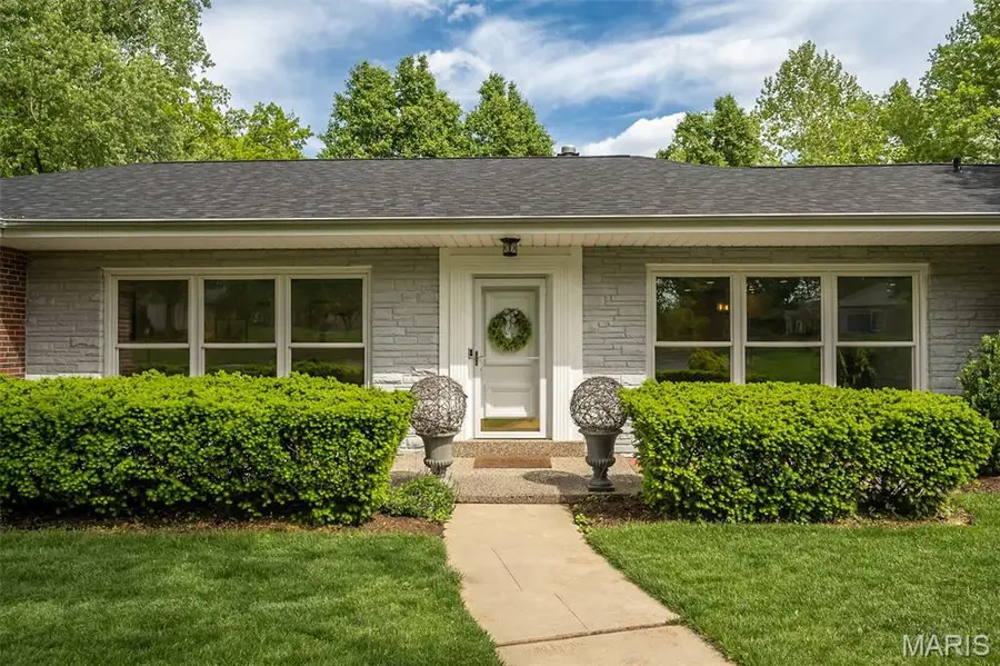 7 Kingston Manor Drive, Ladue, MO 63124 - #3