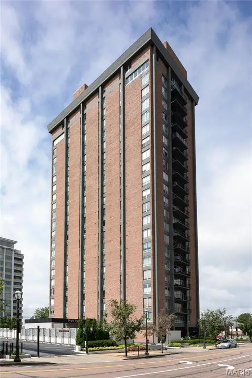 200 S Brentwood Boulevard #13A, Clayton, MO 63105 - #1