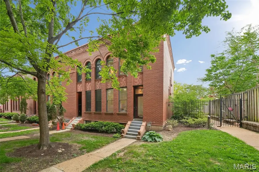 10 Manhattan Mews, Saint Louis, MO 63108 - #2