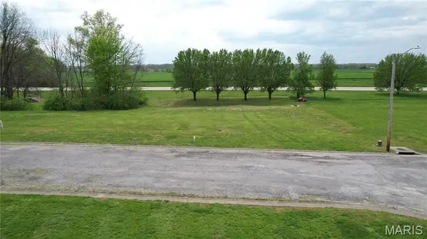 1000 Reinhardt Drive, New Athens, IL 62264