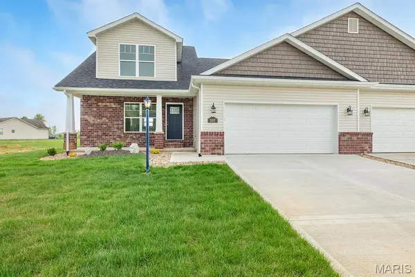 207 Wrigley Field Drive, Bethalto, IL 62010