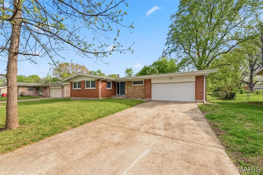 2100 Argo Drive, Florissant, MO 63031 - #2