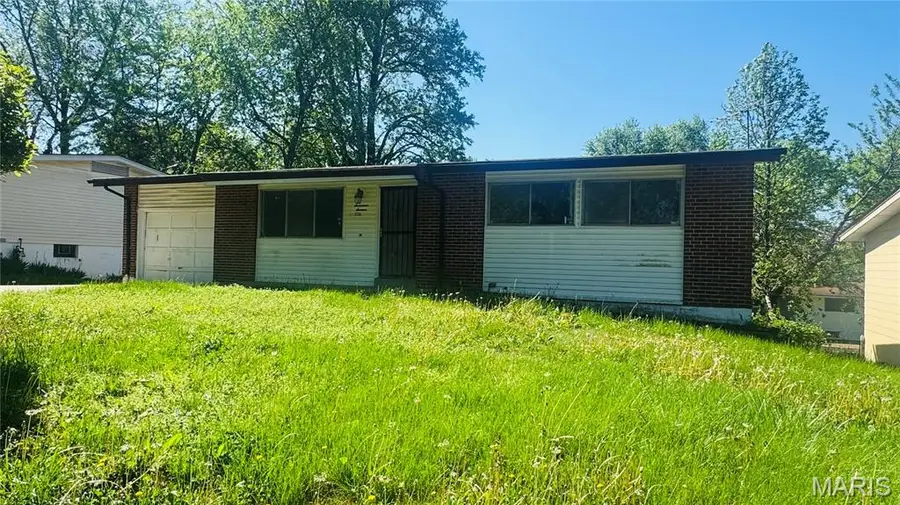 1716 Hudson Road, Saint Louis, MO 63136 - #3