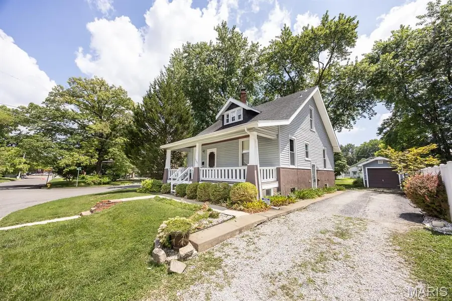 102 S 35th Street S, Belleville, IL 62226 - #3