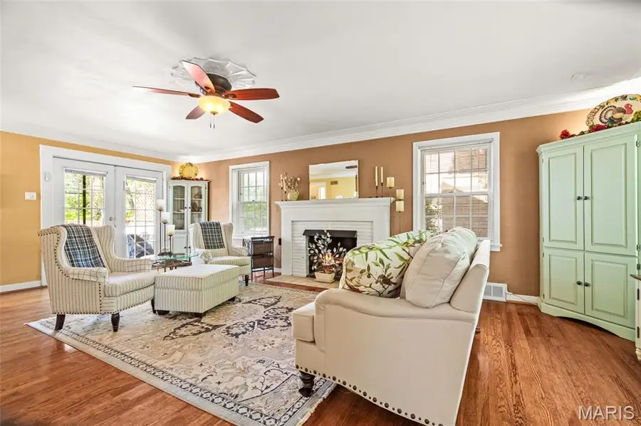 7370 Winchester Drive, Pasadena Hills, MO 63121 - #3