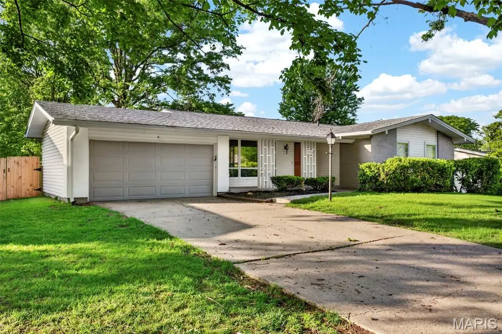 3255 Classic Drive, Florissant, MO 63033 - #1