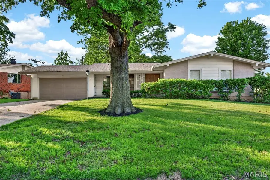 3255 Classic Drive, Florissant, MO 63033 - #2