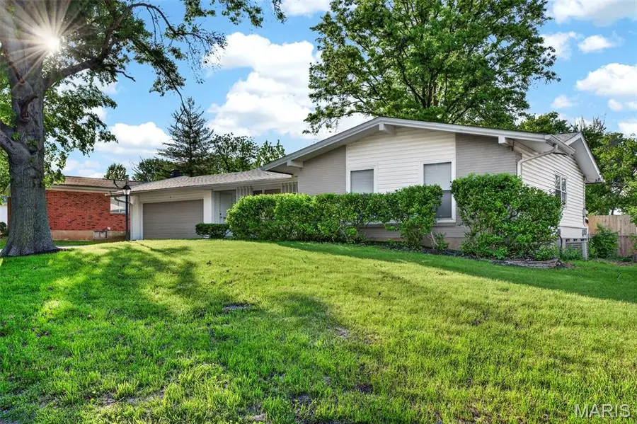 3255 Classic Drive, Florissant, MO 63033 - #3