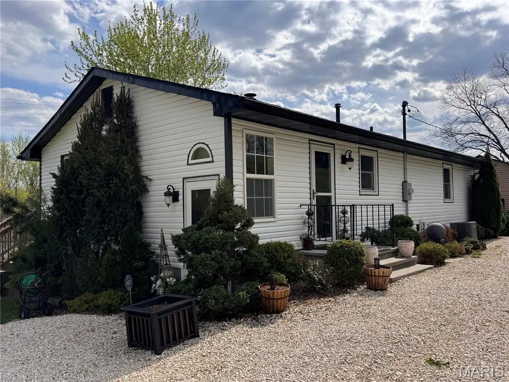 415 S 11th Street, Louisiana, MO 63353 - #1