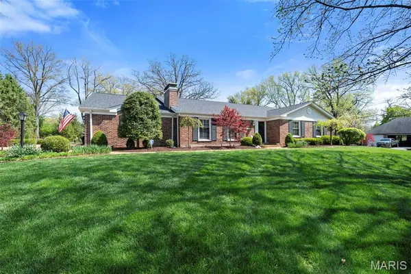 2104 N Ballas Road, Town and Country, MO 63131