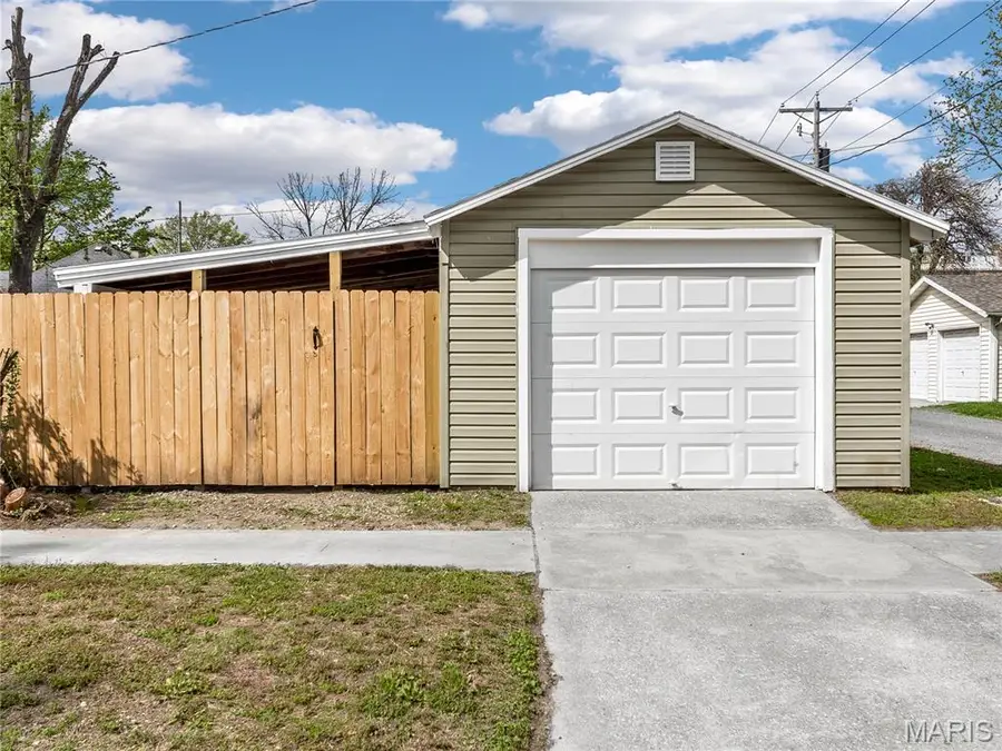 1103 7th Street, Highland, IL 62249 - #3