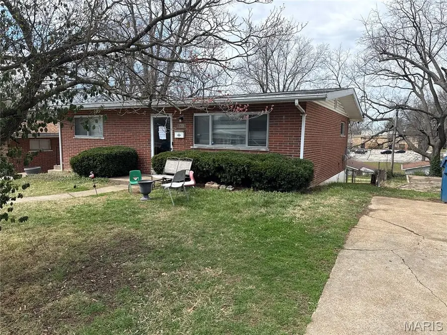 3413 Saint Henry Lane, Bel Ridge, MO 63121 - #2