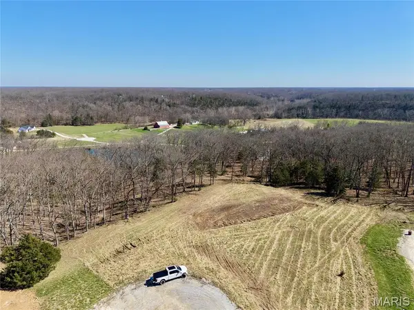 104 Spring Lake Court, Troy, MO 63379