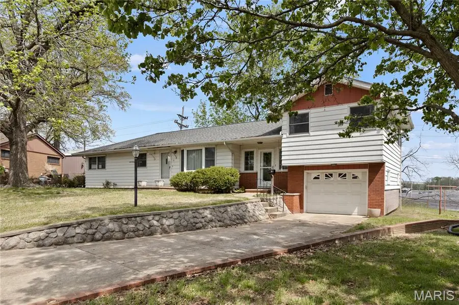 15 Holly Hill Drive, Alton, IL 62002 - #2