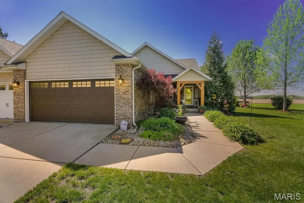 18074 W Oxford Road, Staunton, IL 62088 - #1