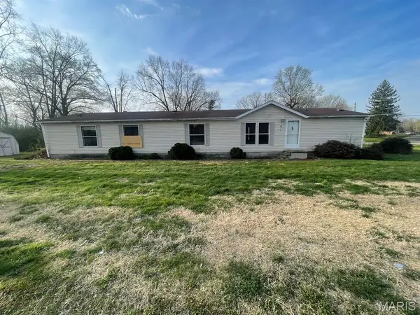 100 Pleasant Ridge, Fairview Heights, IL 62208