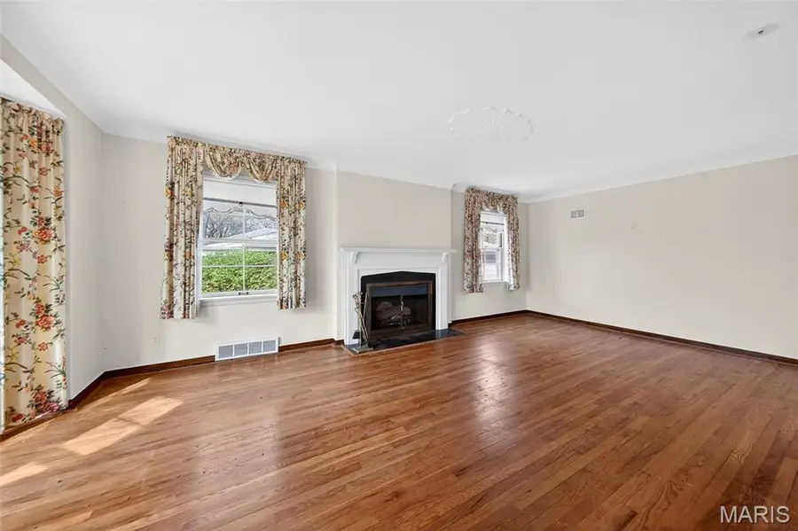 8125 Halifax Drive, Clayton, MO 63105 - #3