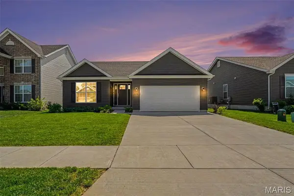 906 Palisades Circle, St Charles, MO 63301