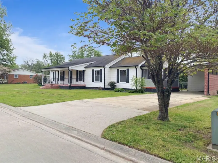 1405 E Cypress Street, Charleston, MO 63834 - #2