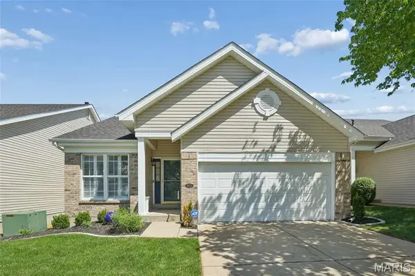 806 Whispering Village Circle, Ballwin, MO 63021