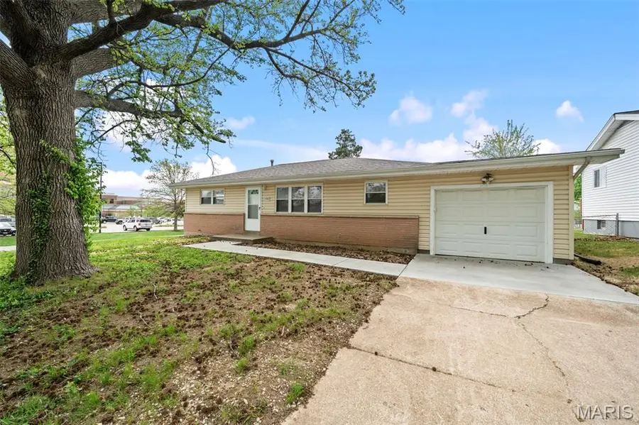 1201 Clearview Drive, Saint Charles, MO 63303 - #2