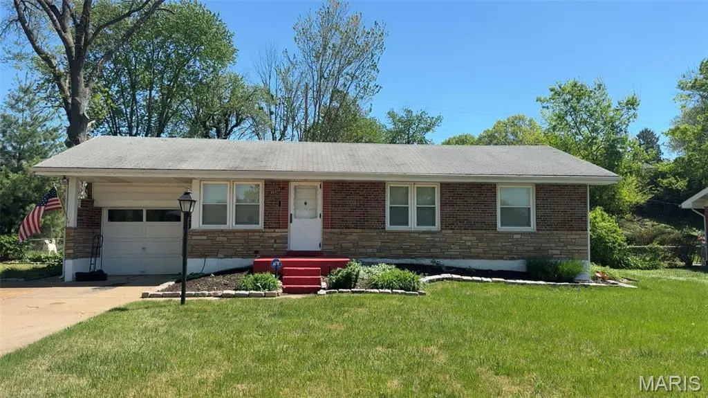 10312 Seaton Drive, Bellefontaine Neighbors, MO 63137 - #1