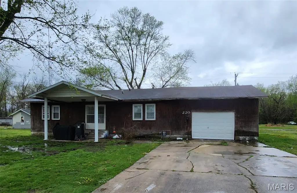 220 S Marion Street, Centralia, IL 62801 - #1