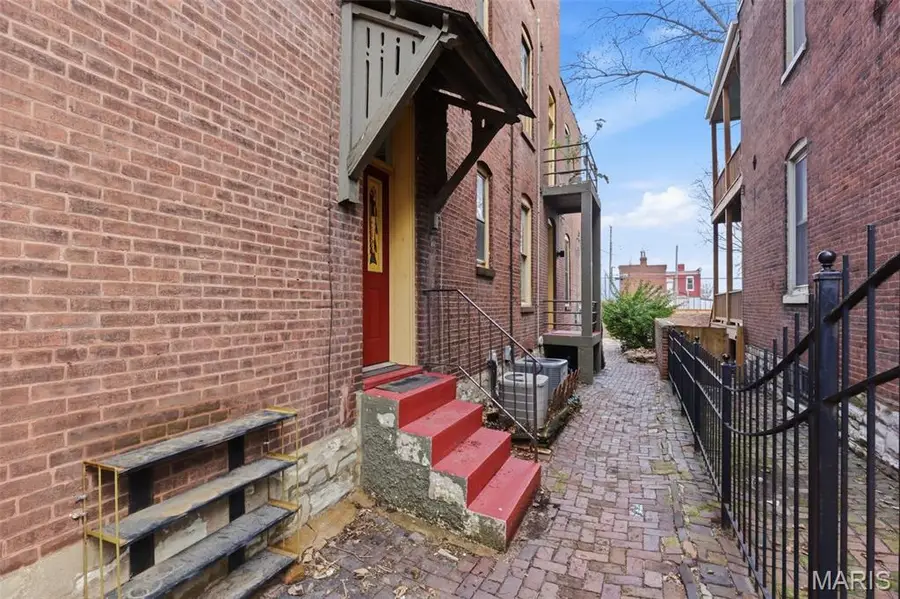 2316 S 9th Street, Saint Louis, MO 63104 - #3