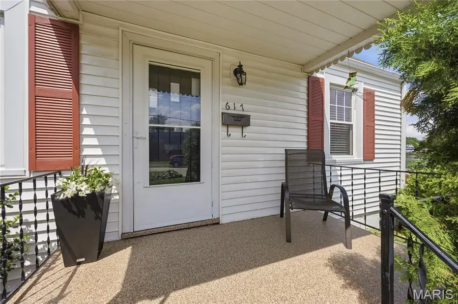 617 Lindenwood Avenue, Saint Charles, MO 63301 - #2