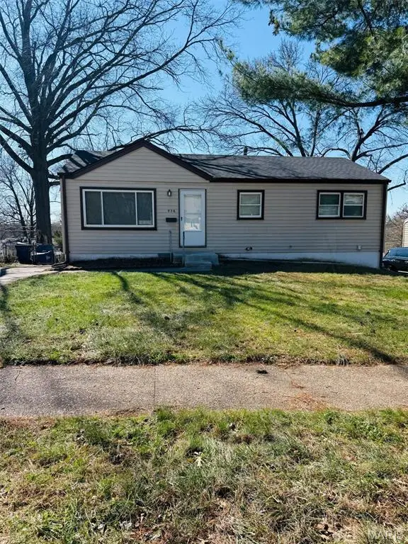 936 Highmont, St Louis, MO 63135