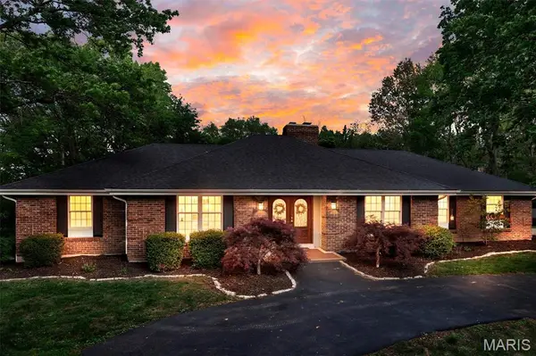 13021 Saller Drive, Sunset Hills, MO 63127