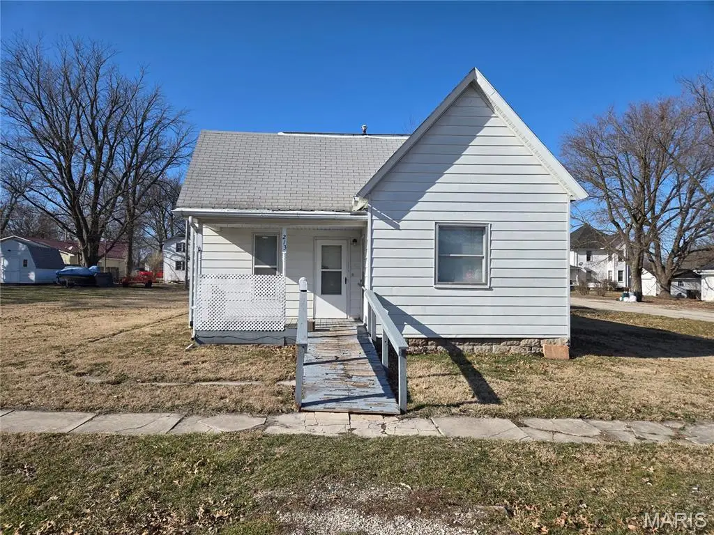 213 E E Page Street, Vandalia, MO 63382 - #1