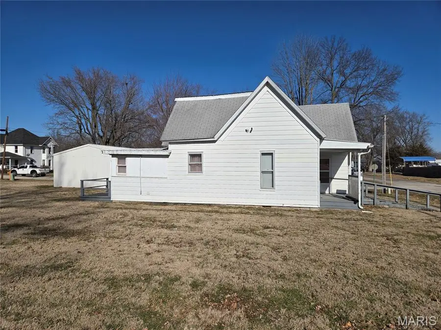 213 E E Page Street, Vandalia, MO 63382 - #3