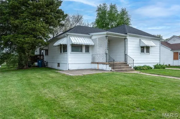 110 W 4t St, St Jacob, IL 62281