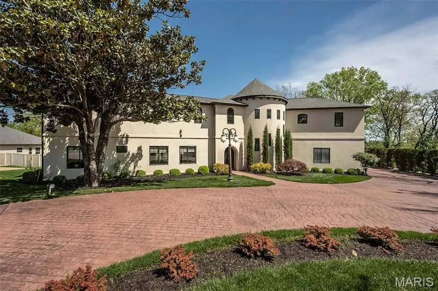 604 Glyn Cagny Road, Ballwin, MO 63021 - #2
