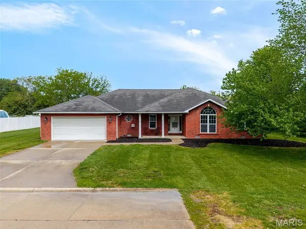 204 Piney Woods Drive, Swansea, IL 62226