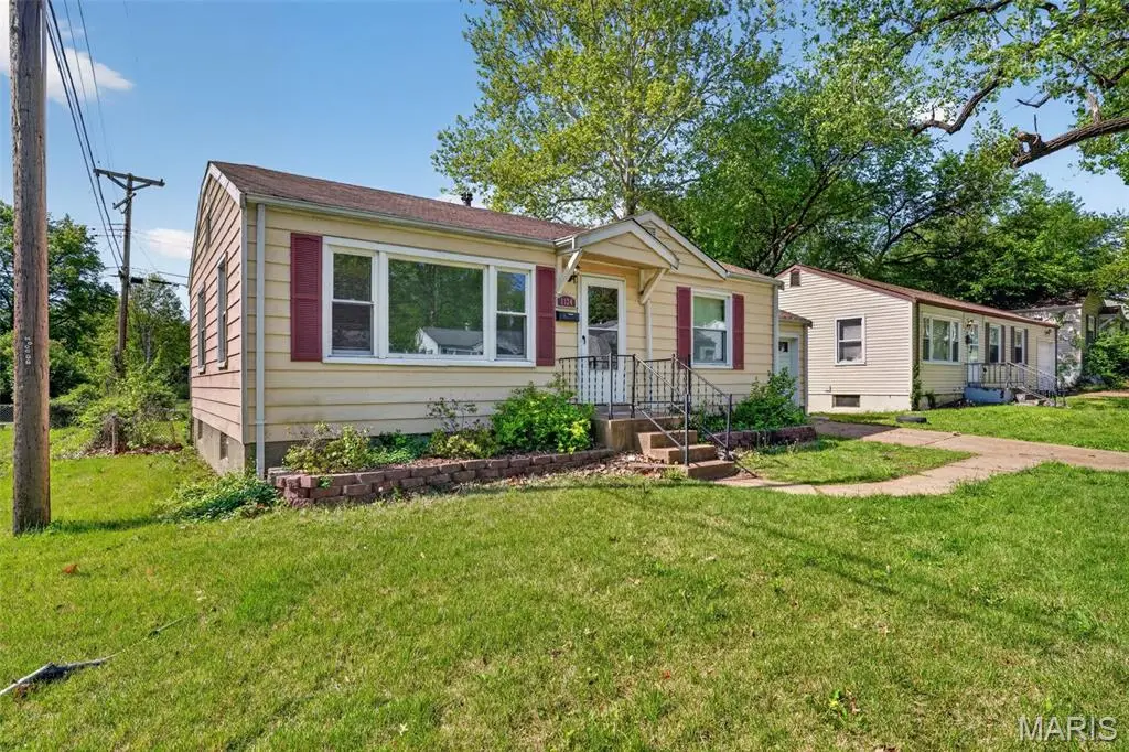 1124 Grenshaw Drive, Saint Louis, MO 63137 - #1
