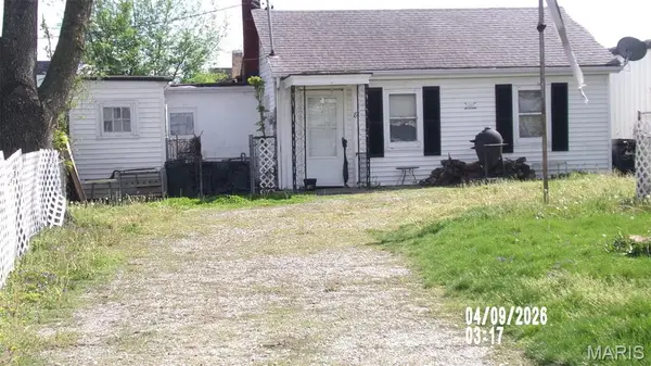 8 E C Street, Belleville, IL 62220