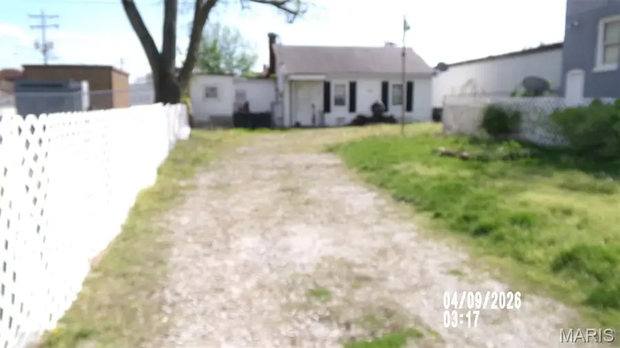 8 E C Street, Belleville, IL 62220 - #2