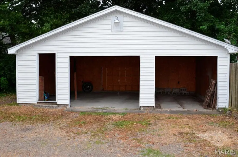 118 N 15th Street, Belleville, IL 62220 - #2