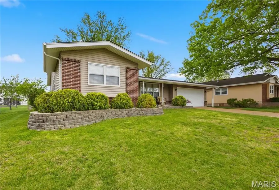 2515 Pioneer Drive, Saint Louis, MO 63129 - #2