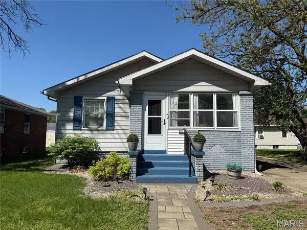 566 Hamilton Avenue, Wood River, IL 62095