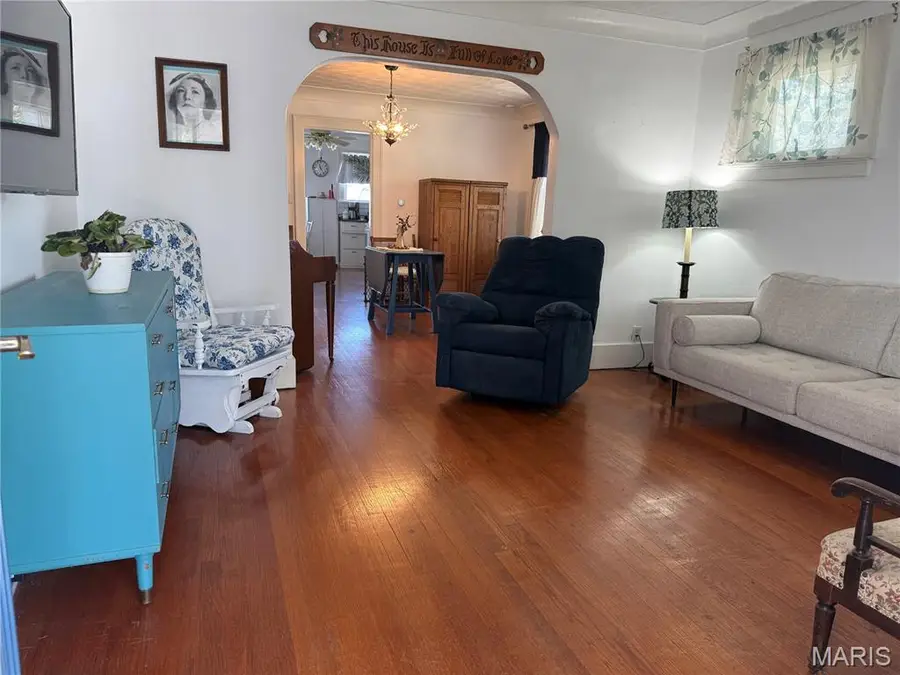 566 Hamilton Avenue, Wood River, IL 62095 - #3