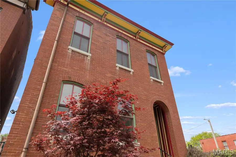 2613 S. 11th Street, Saint Louis, MO 63118 - #2