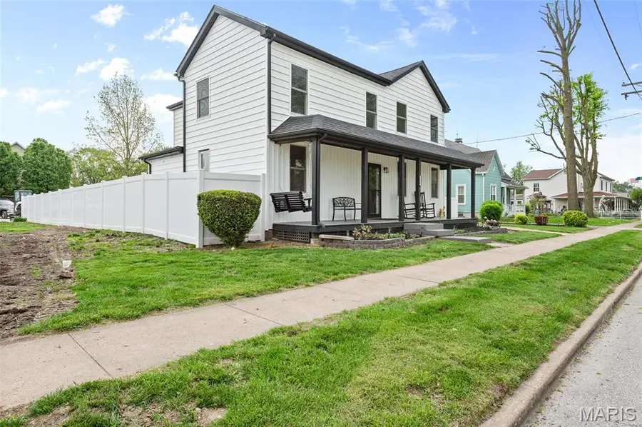 206 N Douglas Street, Saint Jacob, IL 62281 - #2