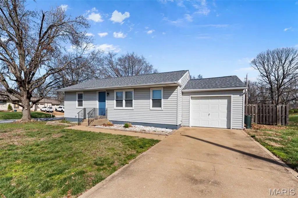 10809 Faraday Drive, Saint Louis, MO 63123 - #1