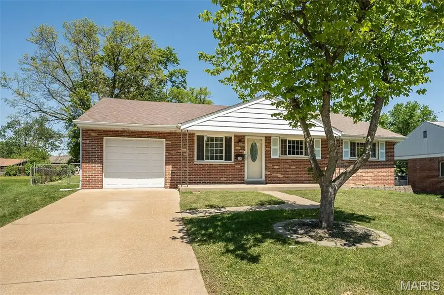 9025 Brassie Drive, Overland, MO 63114 - #3