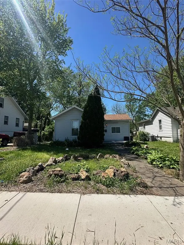 3311 Calvert Avenue, Breckenridge Hills, MO 63114