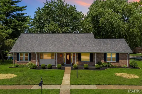 1029 Fernway Lane, Creve Coeur, MO 63141